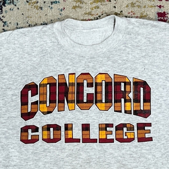 Vintage 1980s Concord College Gray Crewneck Pullover 80s Jumper Sweatshirt - Picture 3 of 3